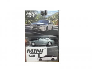 MINI GT 1:64 – BMW i7 xDrive60 (Alpine White / Black Sapphire / Blister Pack)